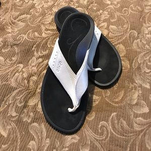 Abeo White/Black Thong Sandals Flip Flops SZ 8.5N